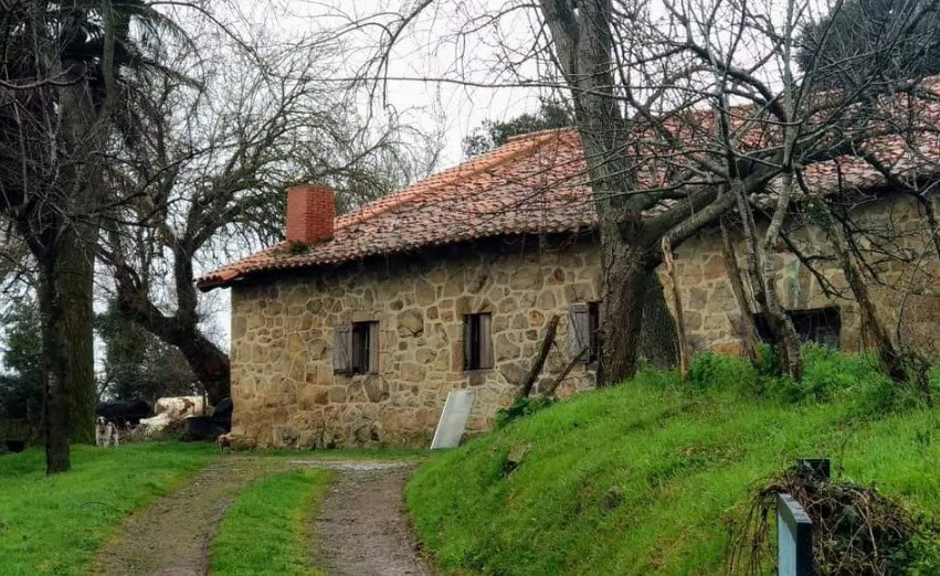 Torre Medieval de Martiartu, Spain